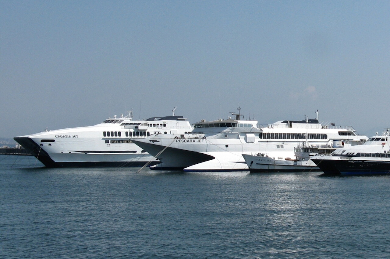 Fast ferries in Naples