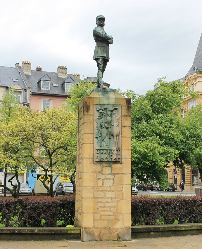 General Magin Square, Metz
