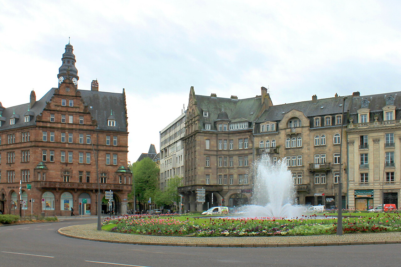 Raymond Mondon Square, Metz