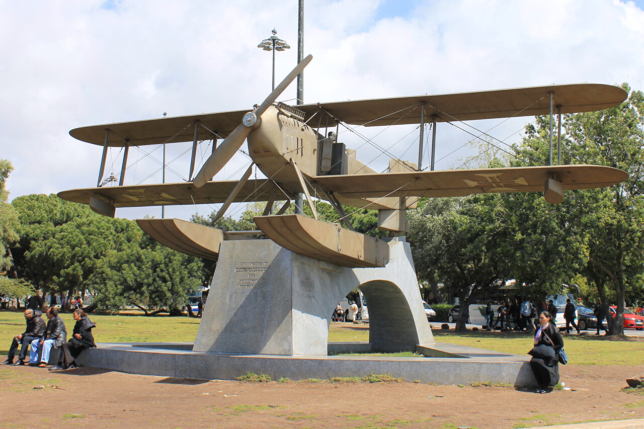 Гидроплан Fairey III-D MkII. Памятник первому перелёту через Южную Атлантику, Лиссабон
