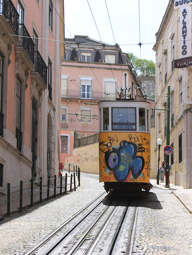 Lisbon, Gloria Funicular