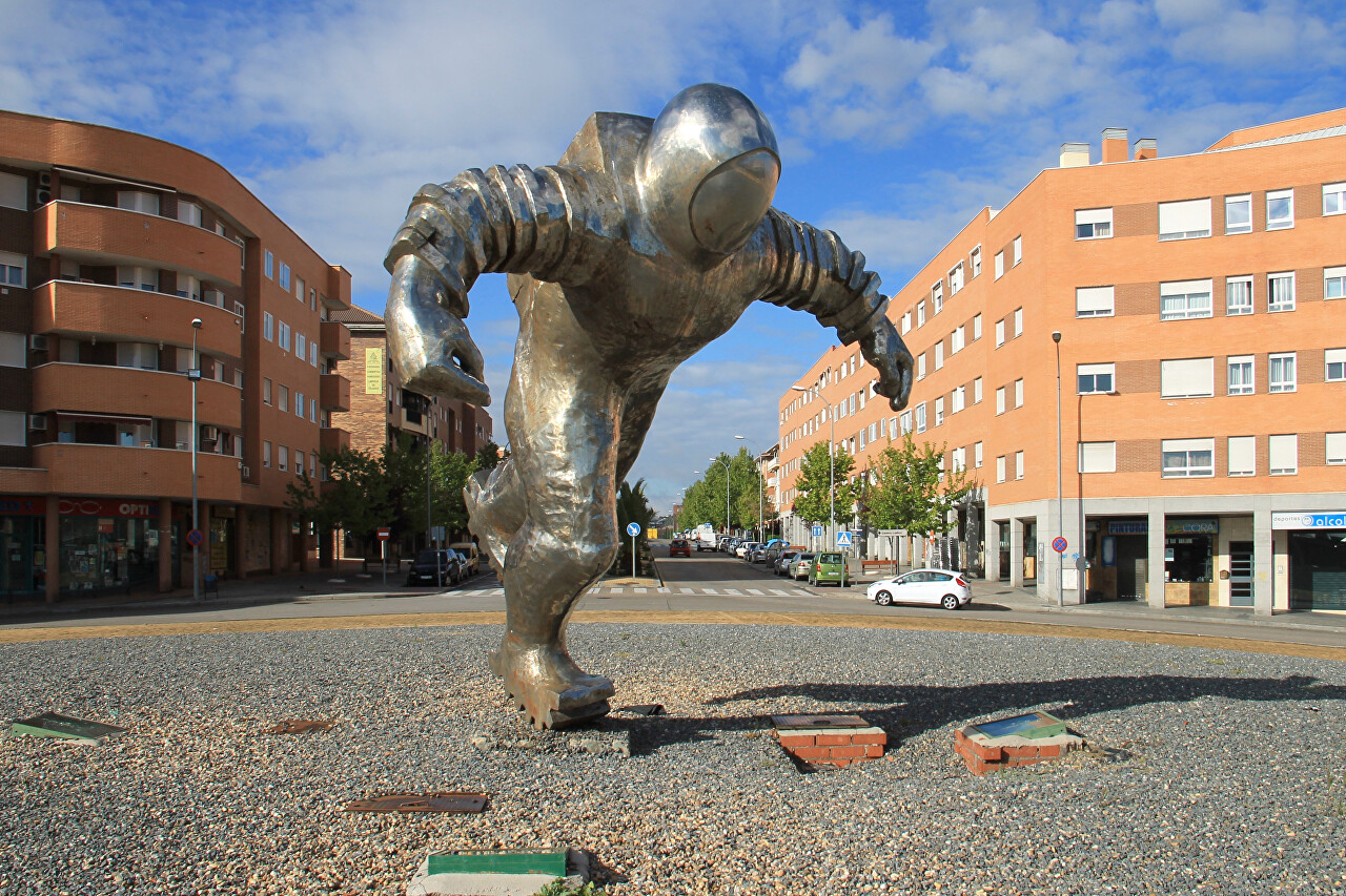 Autronaut sculpture in Valdemoro