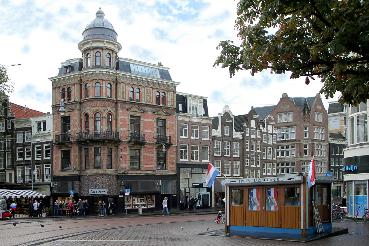 Площадь Конингсплейн, Амстердам