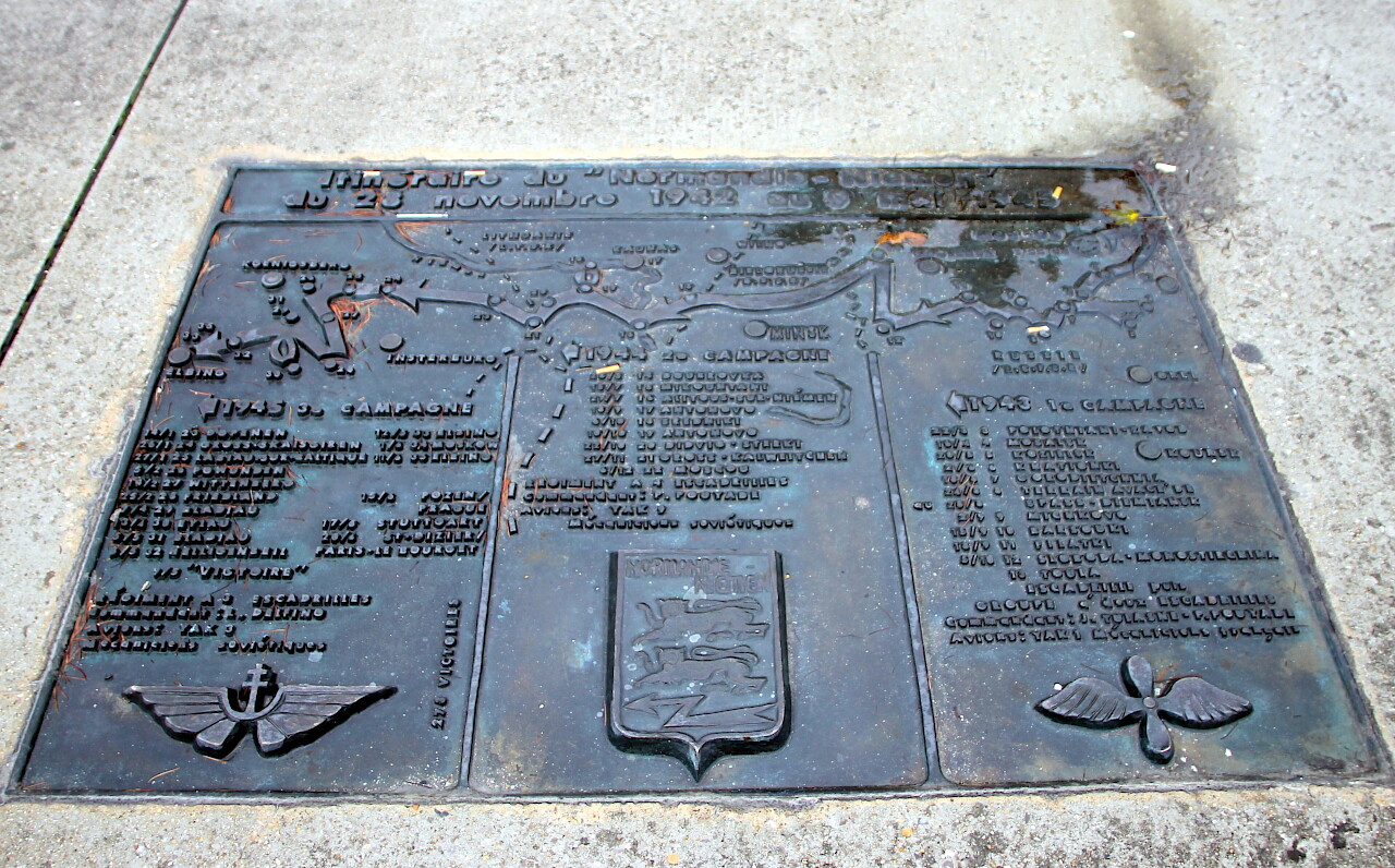 Памятник полку 'Нормандия-Неман' в Ле-Бурже