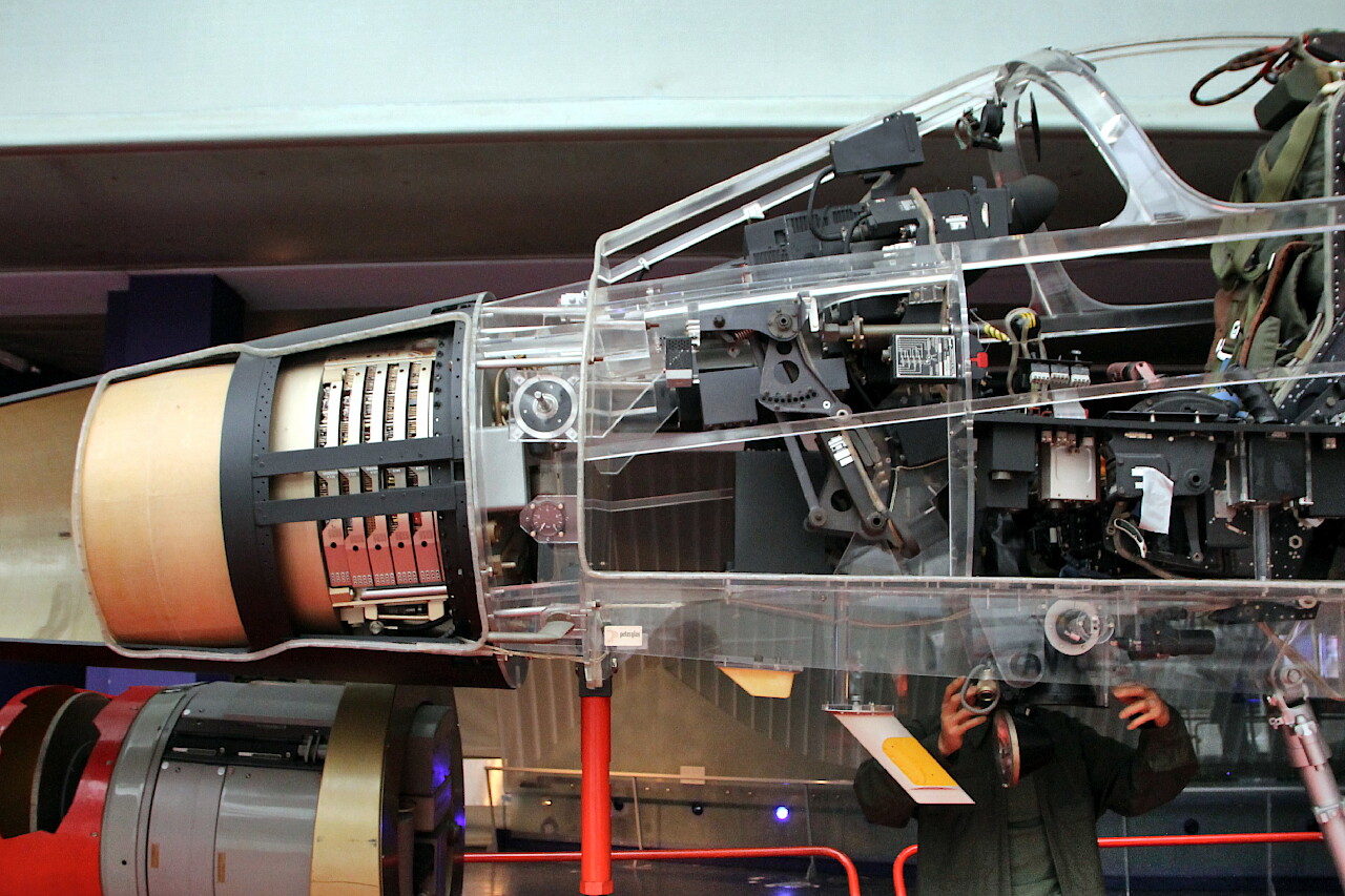 Прозрачный макет истребителя Mirage F1 (Ле-Бурже)