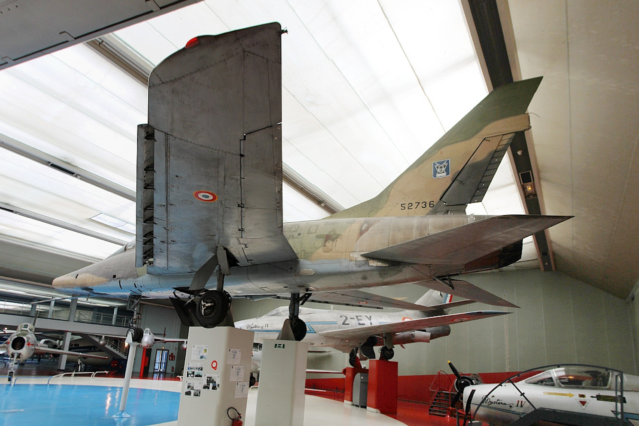 Истребитель-бомбардировщик F-100D 'Супер Сейбр', Ле-Бурже