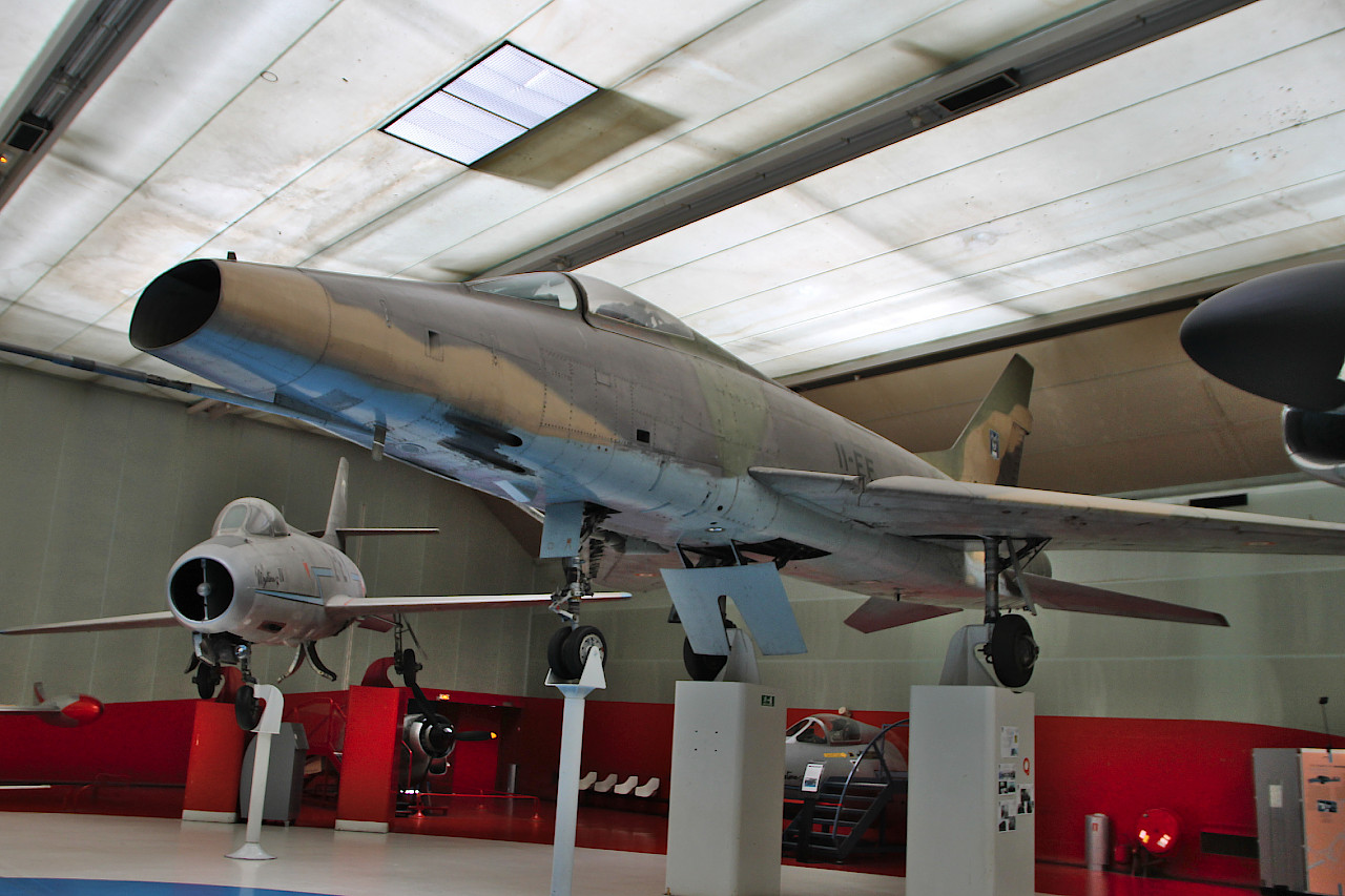 Истребитель-бомбардировщик F-100D 'Супер Сейбр', Ле-Бурже