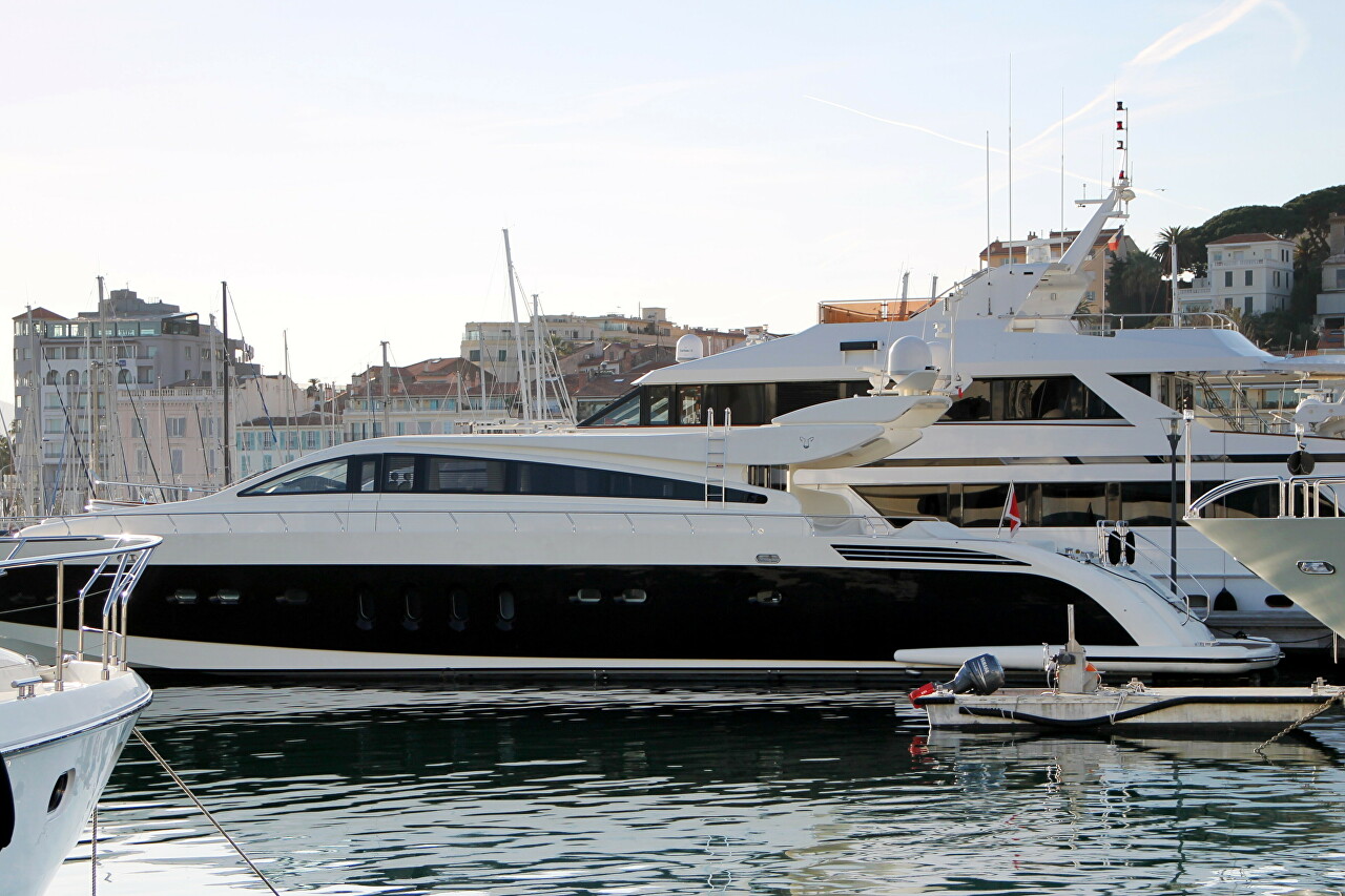 Yacht Claremont, Cannes