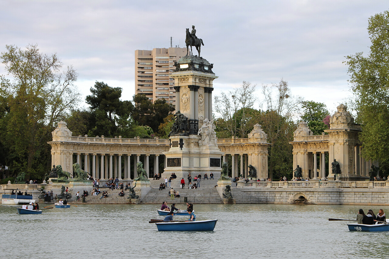 Buen Retiro Park. Monument to Alfonso XII 