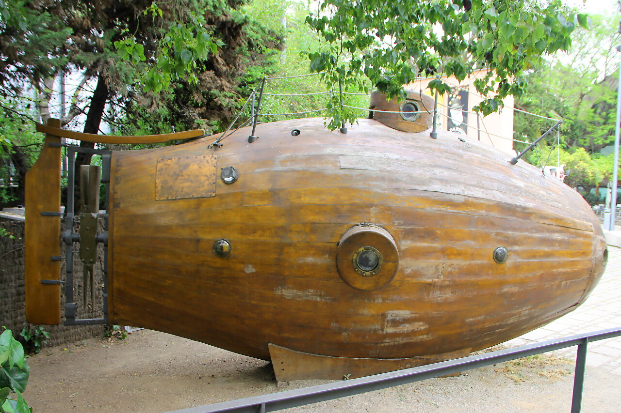 The first submarine Ictineo I