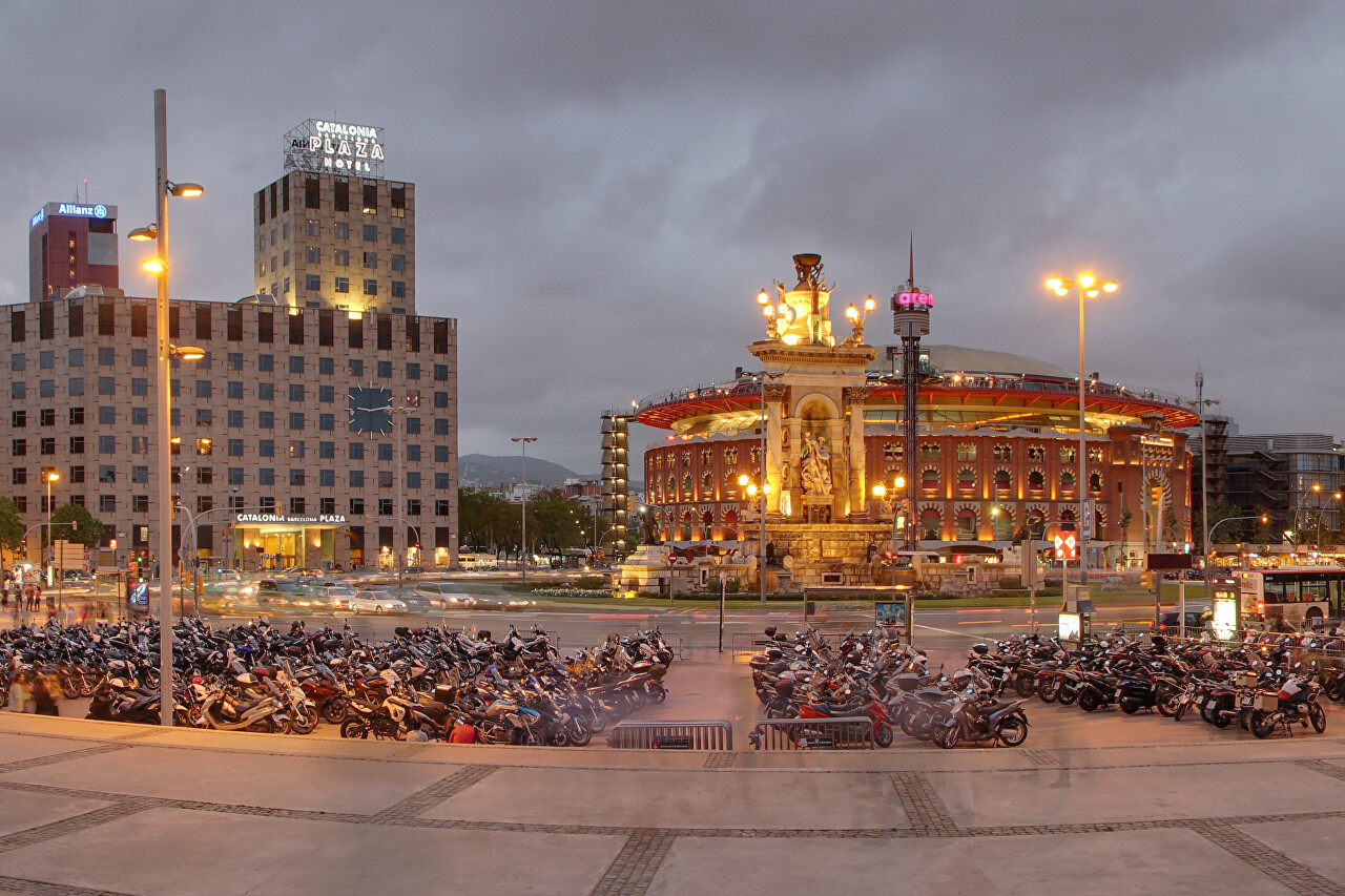 Plaça d'Espanya in the Evening