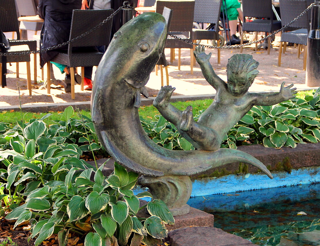 Helsinki. Esplanade. Monument 'Hello' (Free travel)