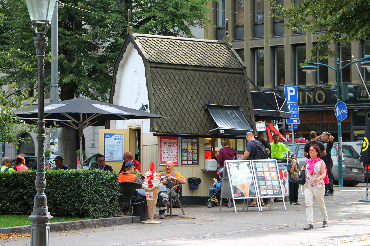 The Esplanade, a café-ice cream