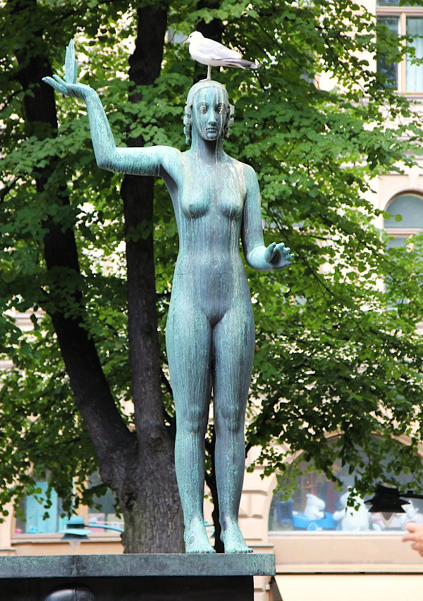 Хельсинки. Памятник Taru ja Totuus (Сказка и Истина)