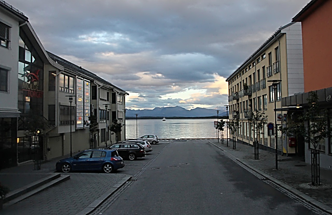 Hamnegata promenade, Molde