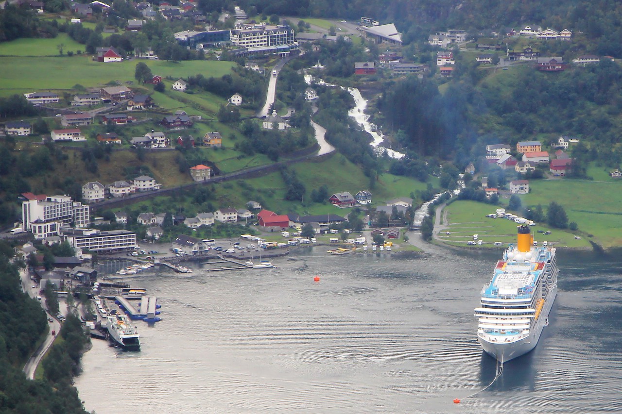 Geirangerfjord.  Ørnesvingen observation deck