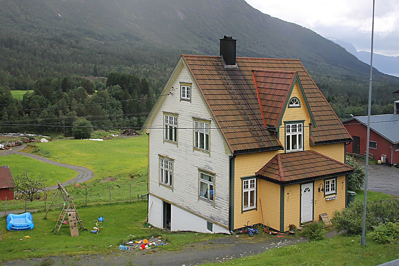 Langedalen valley, Farm