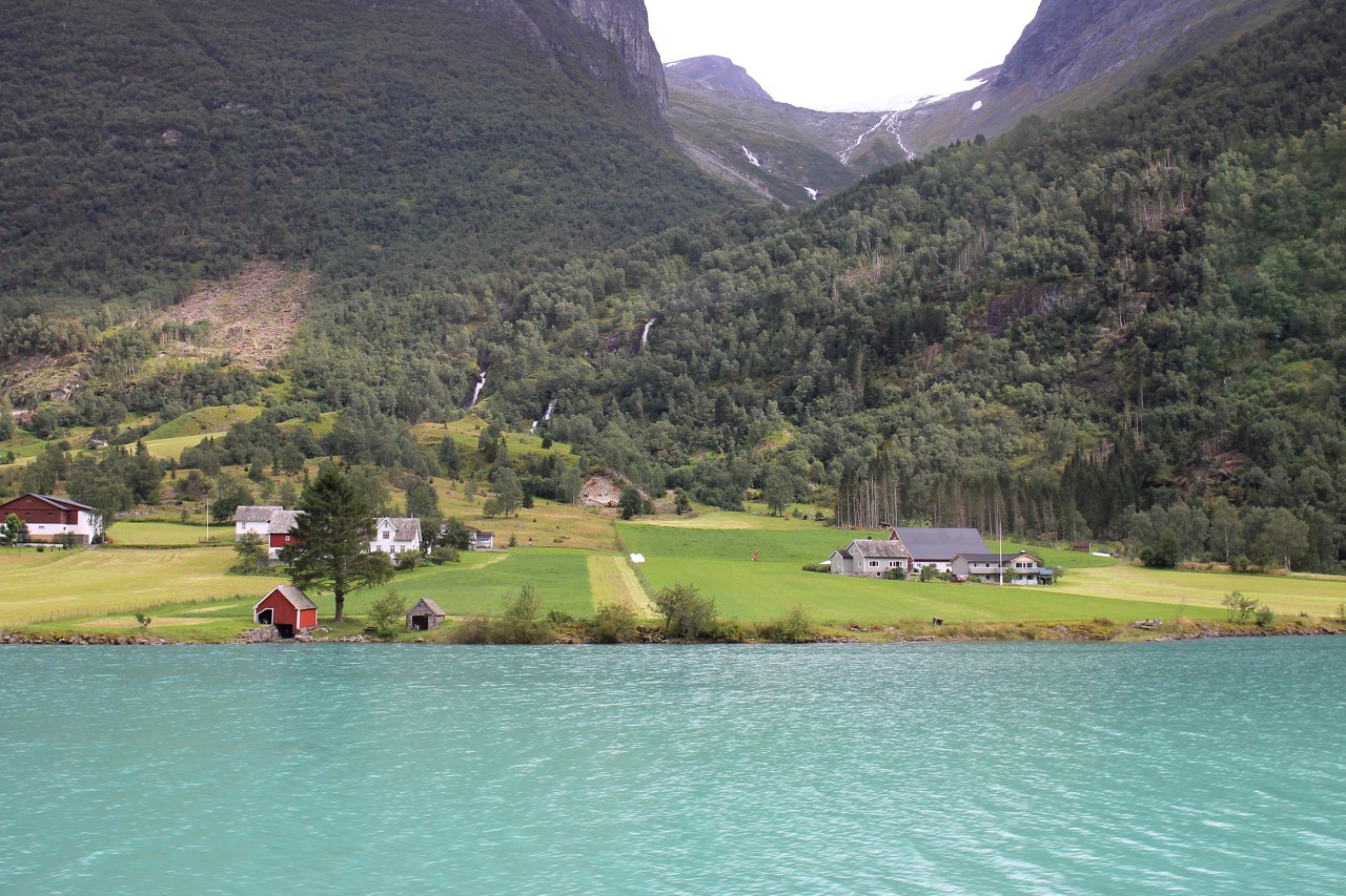 Oldevatnet Lake, Sunde farm