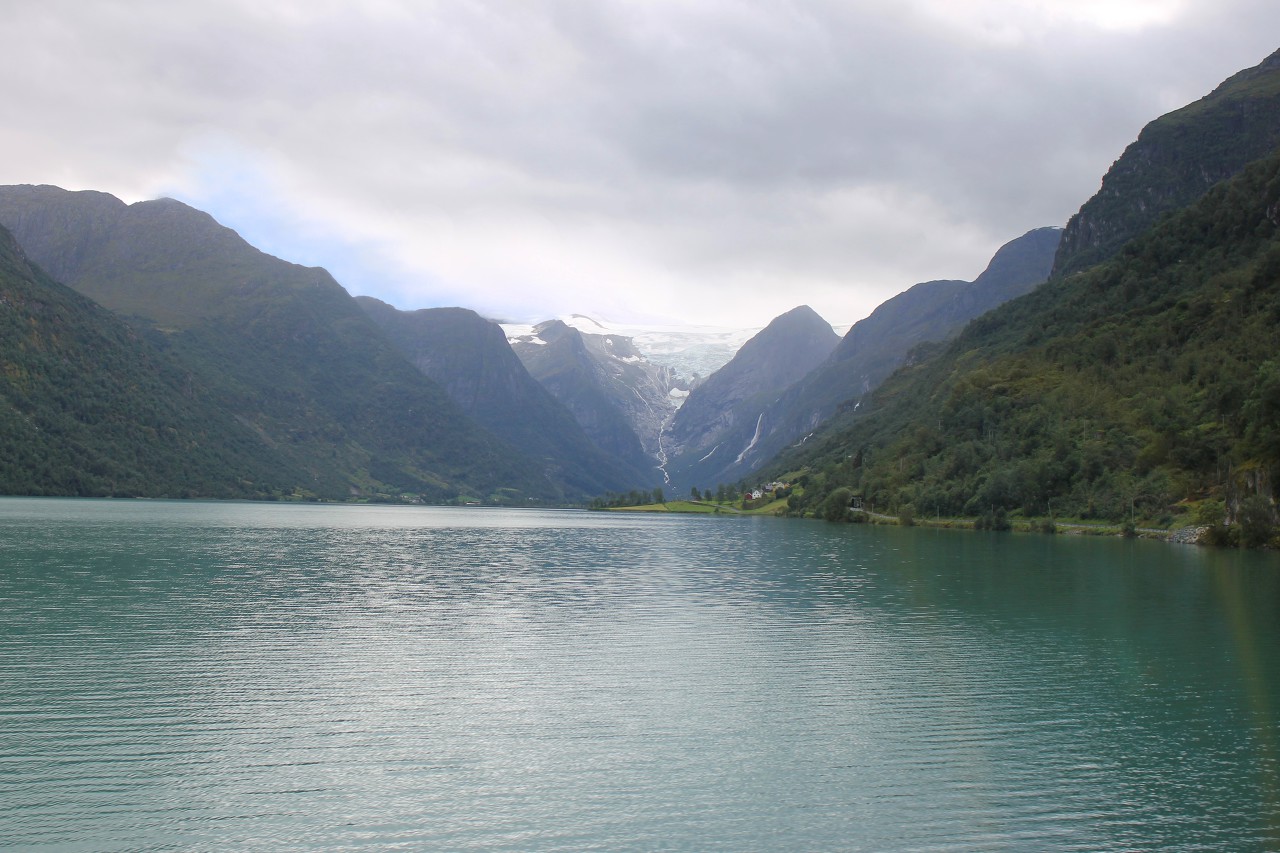 Oldevatnet Lake. Oldedalsvegen