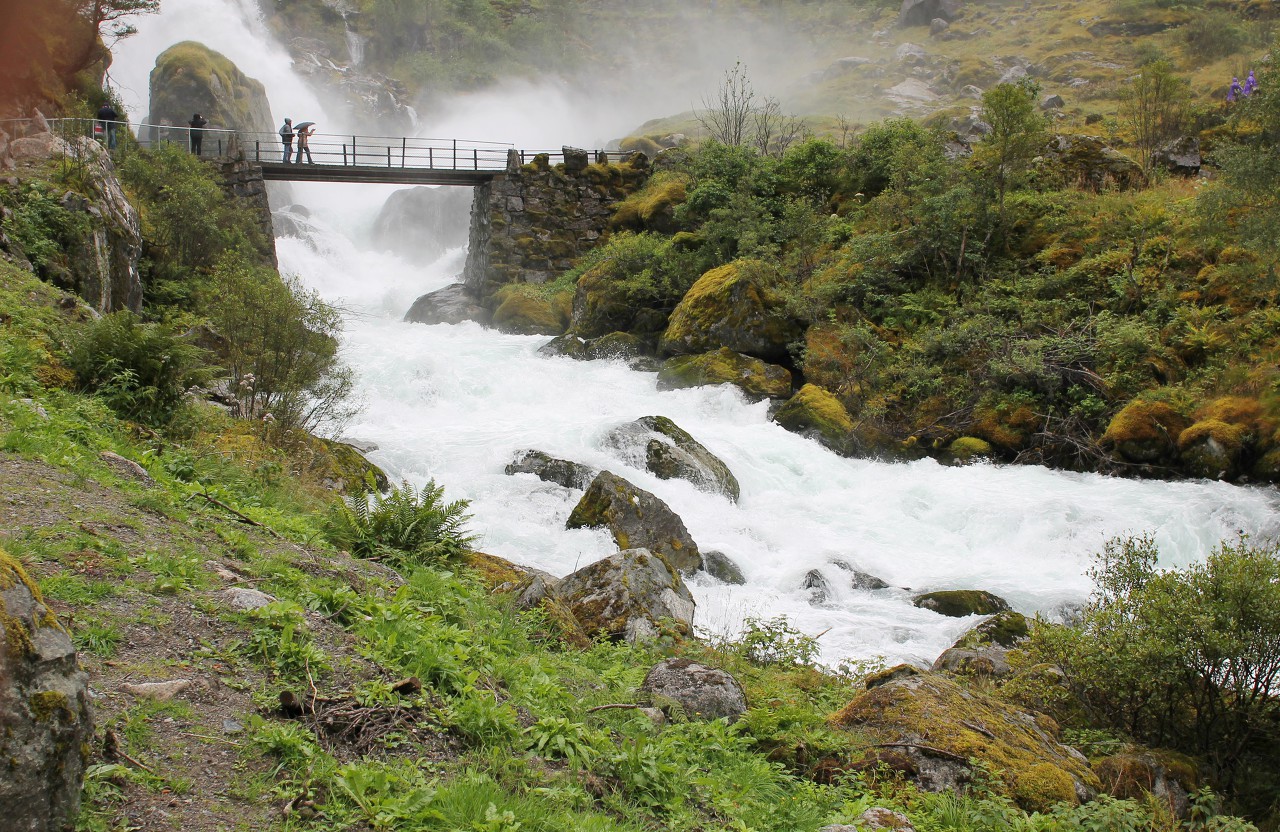 Kleivafosen Waterfall