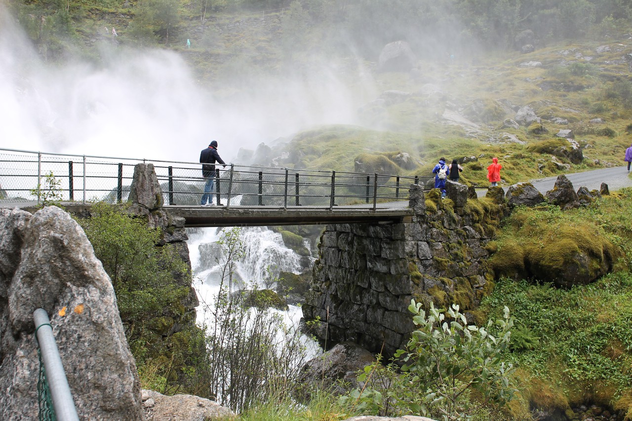 Kleivafosen Waterfall