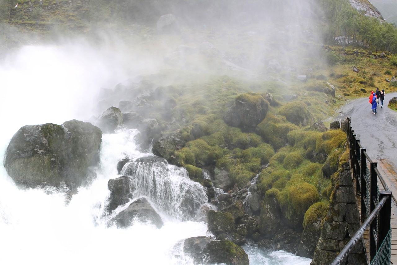 Kleivafosen Waterfall