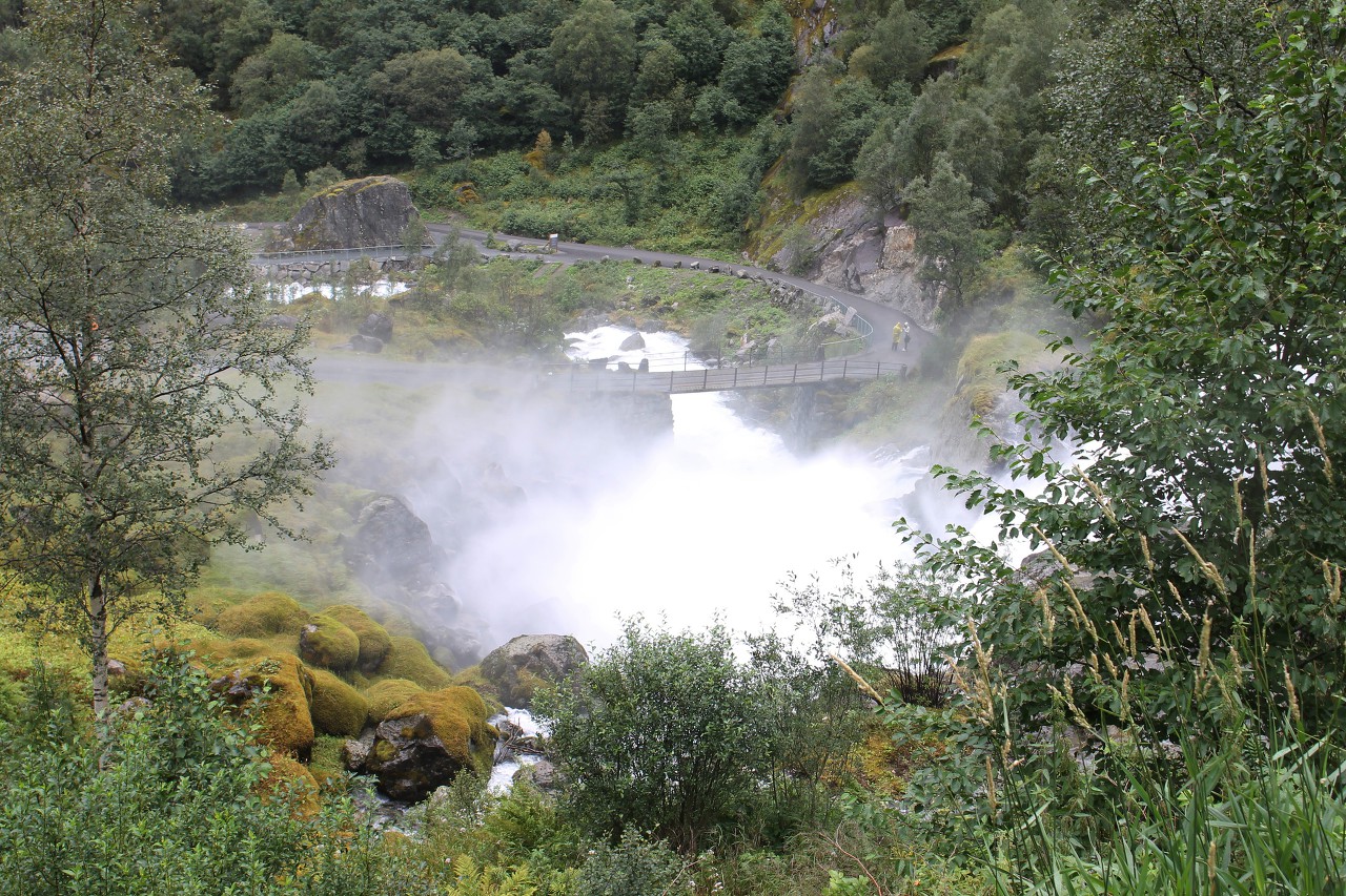 Kleivafosen Waterfall