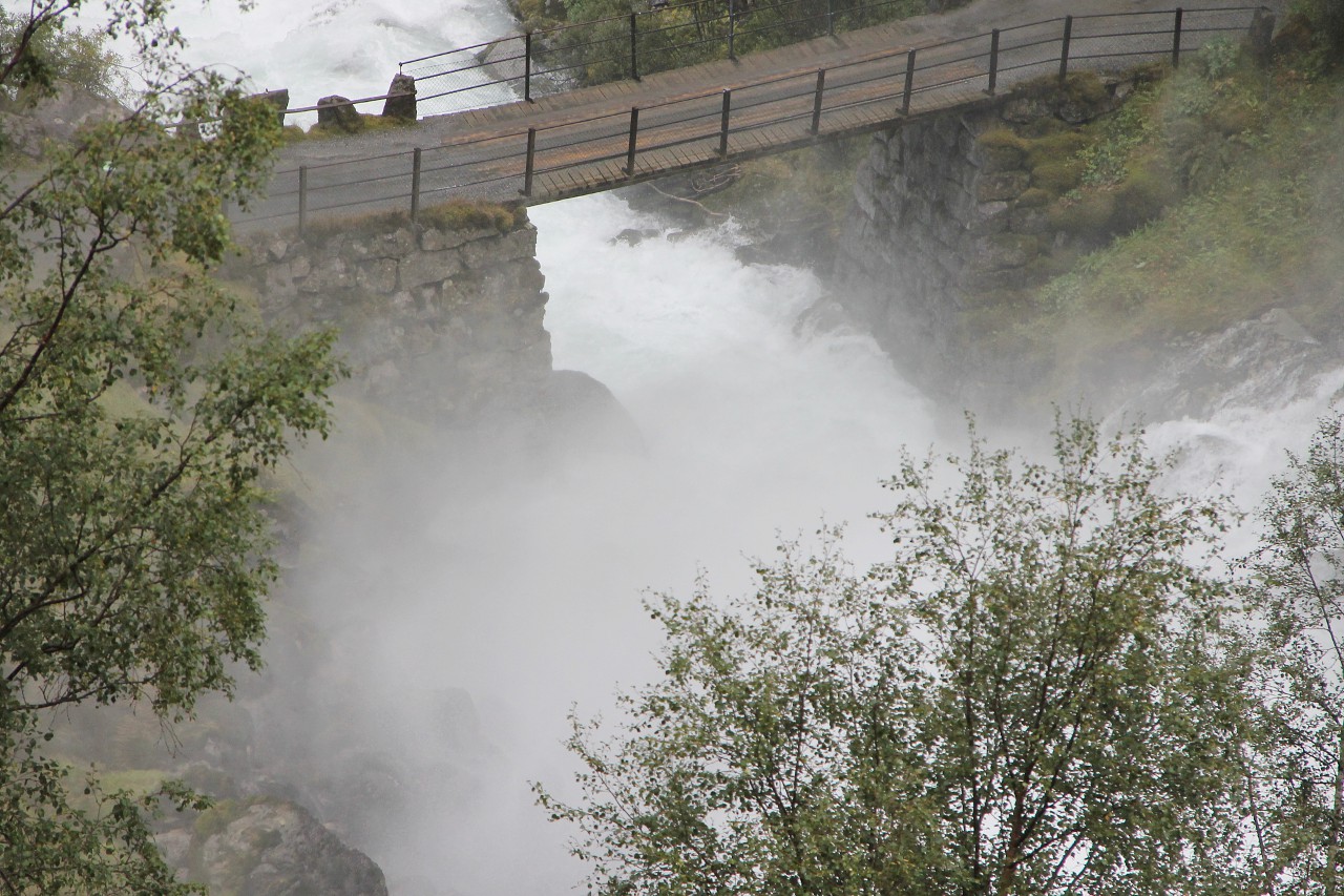 Kleivafosen Waterfall