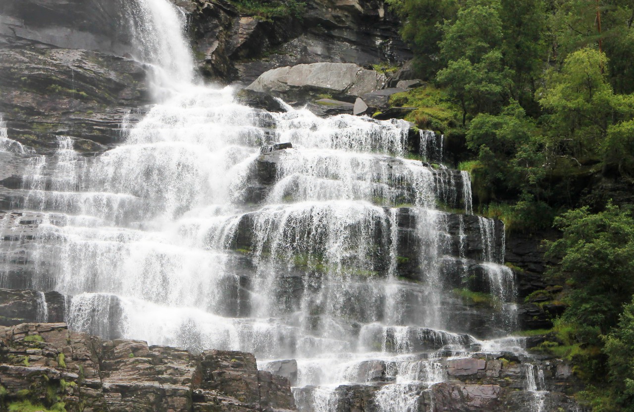 Twindefossen Waterfall