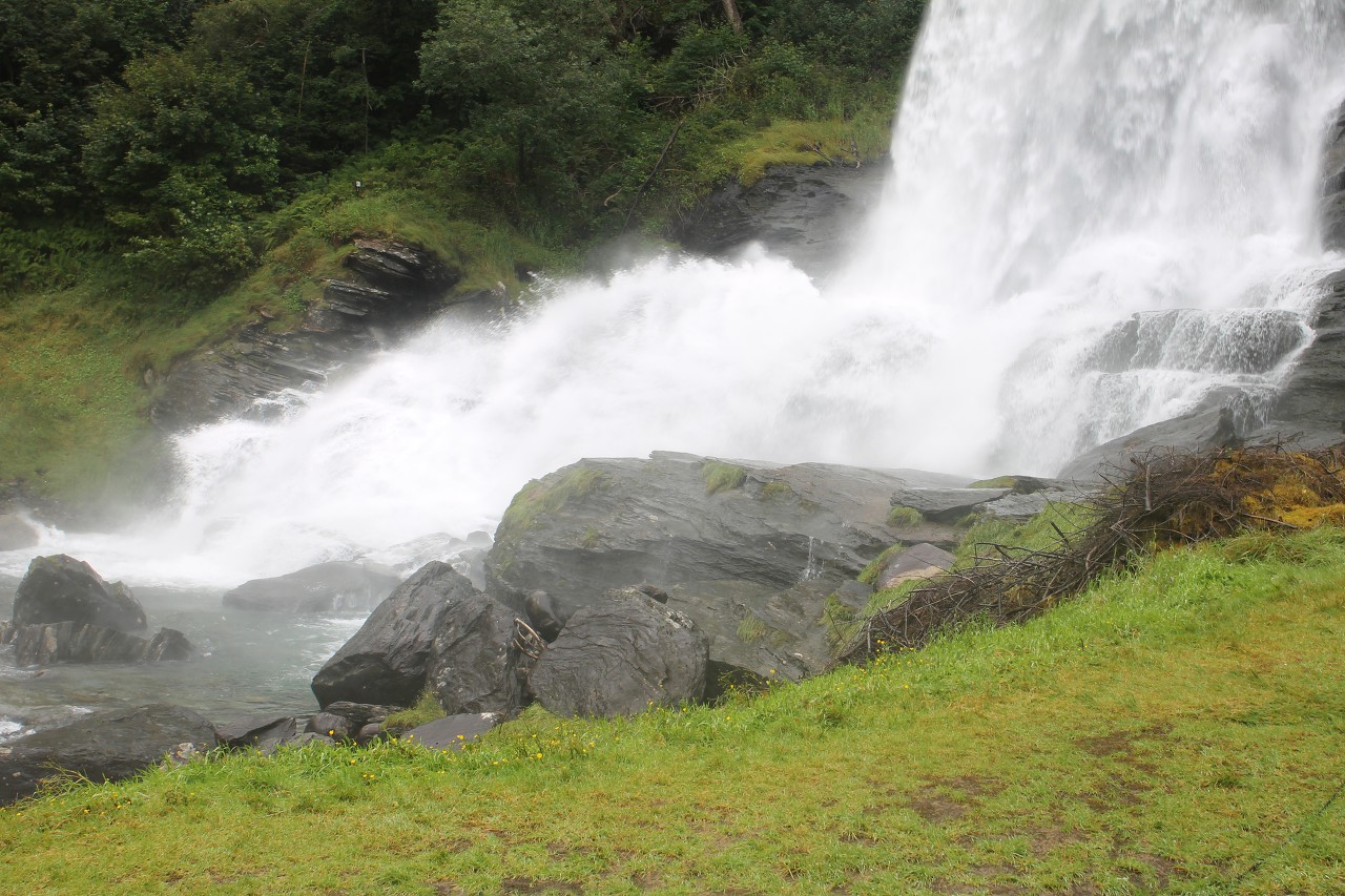 Steinsdalsfossen waterfall