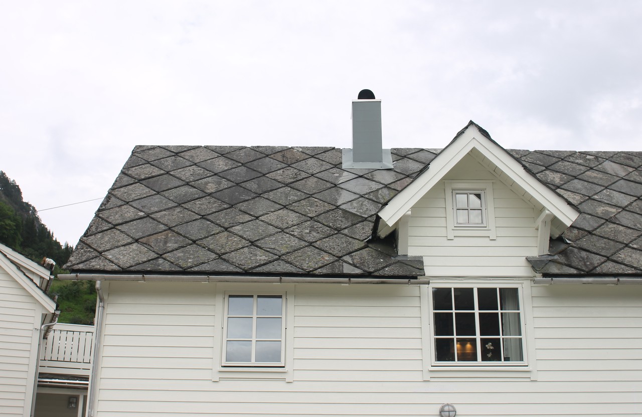 Norwegian house, stone roof