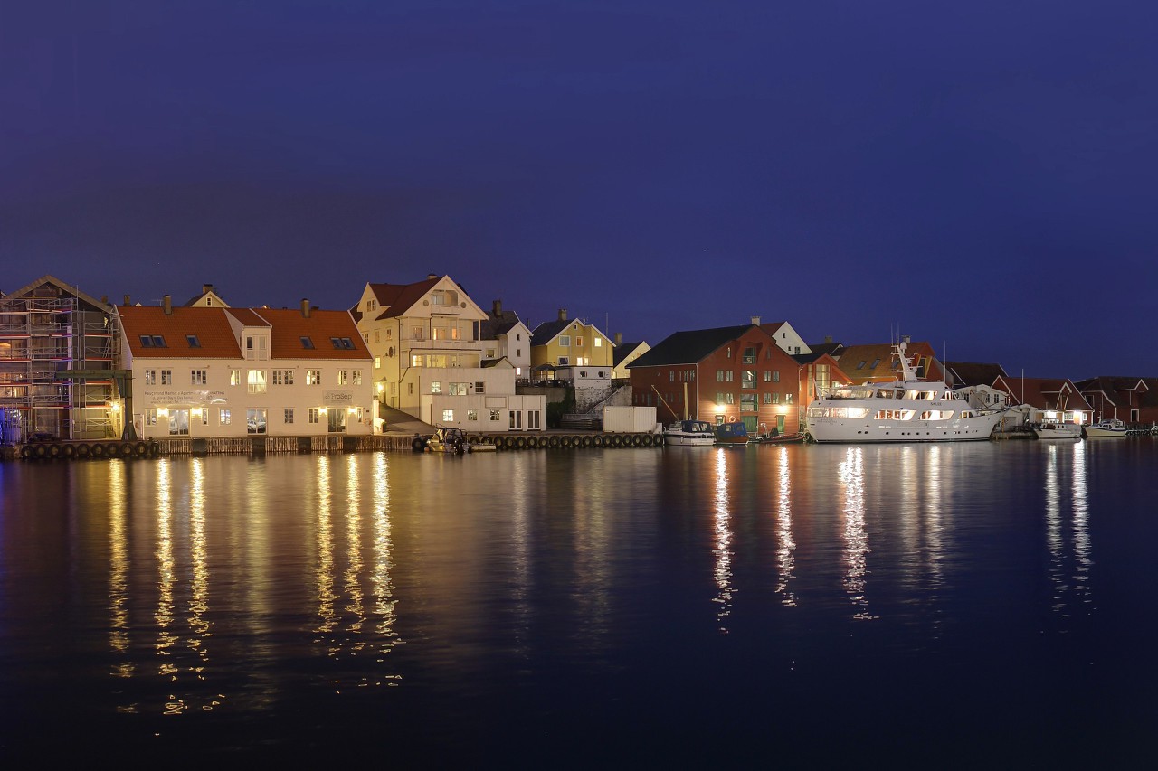 Night Haugesund, the Smedasundet Promenade