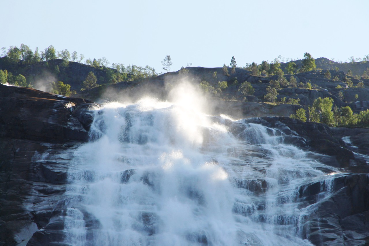 Langfossen Waterfall