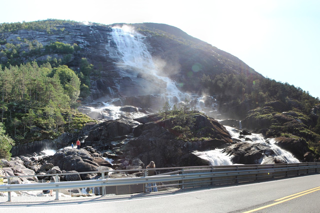 Langfossen Waterfall