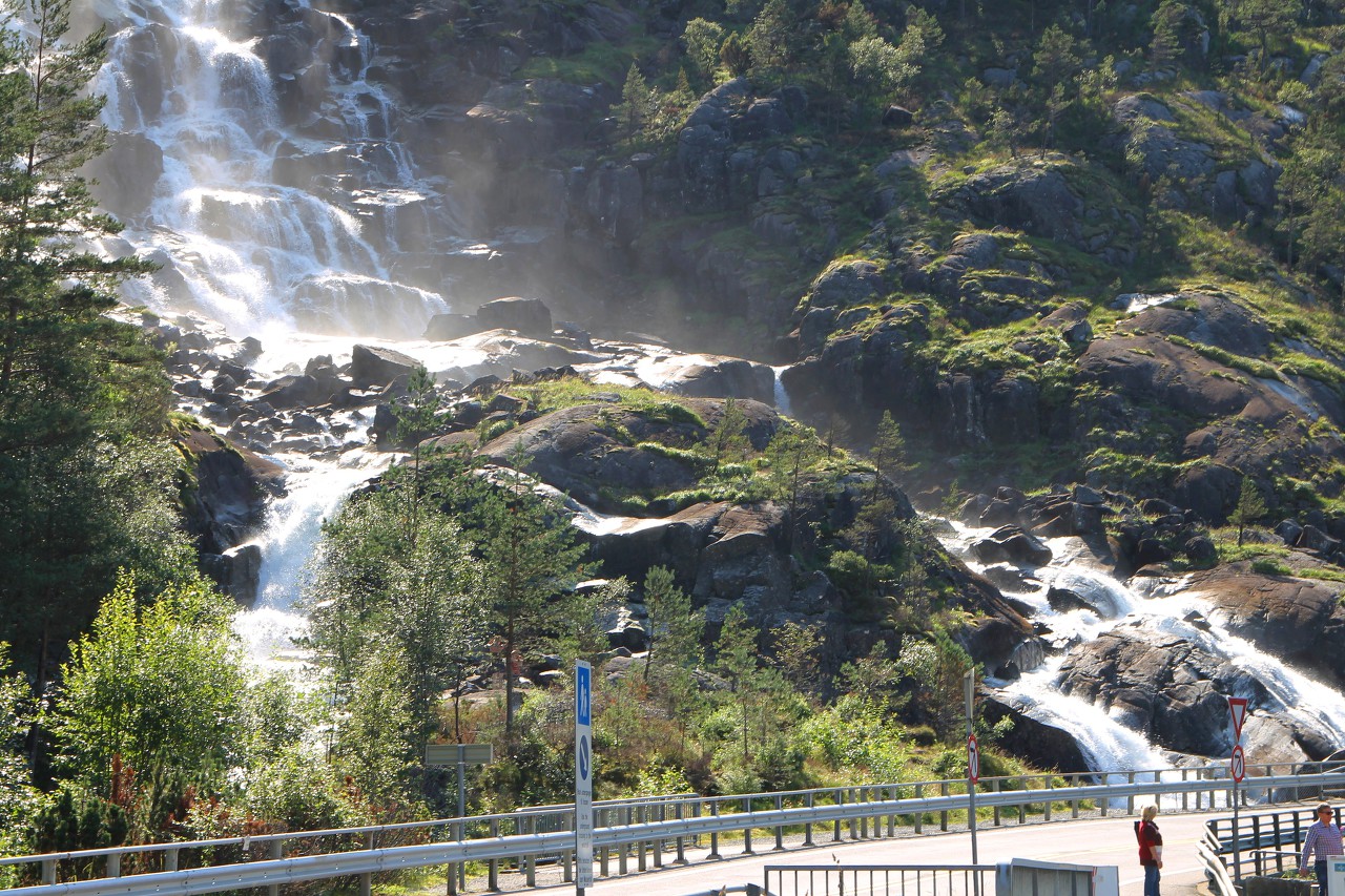 Langfossen Waterfall