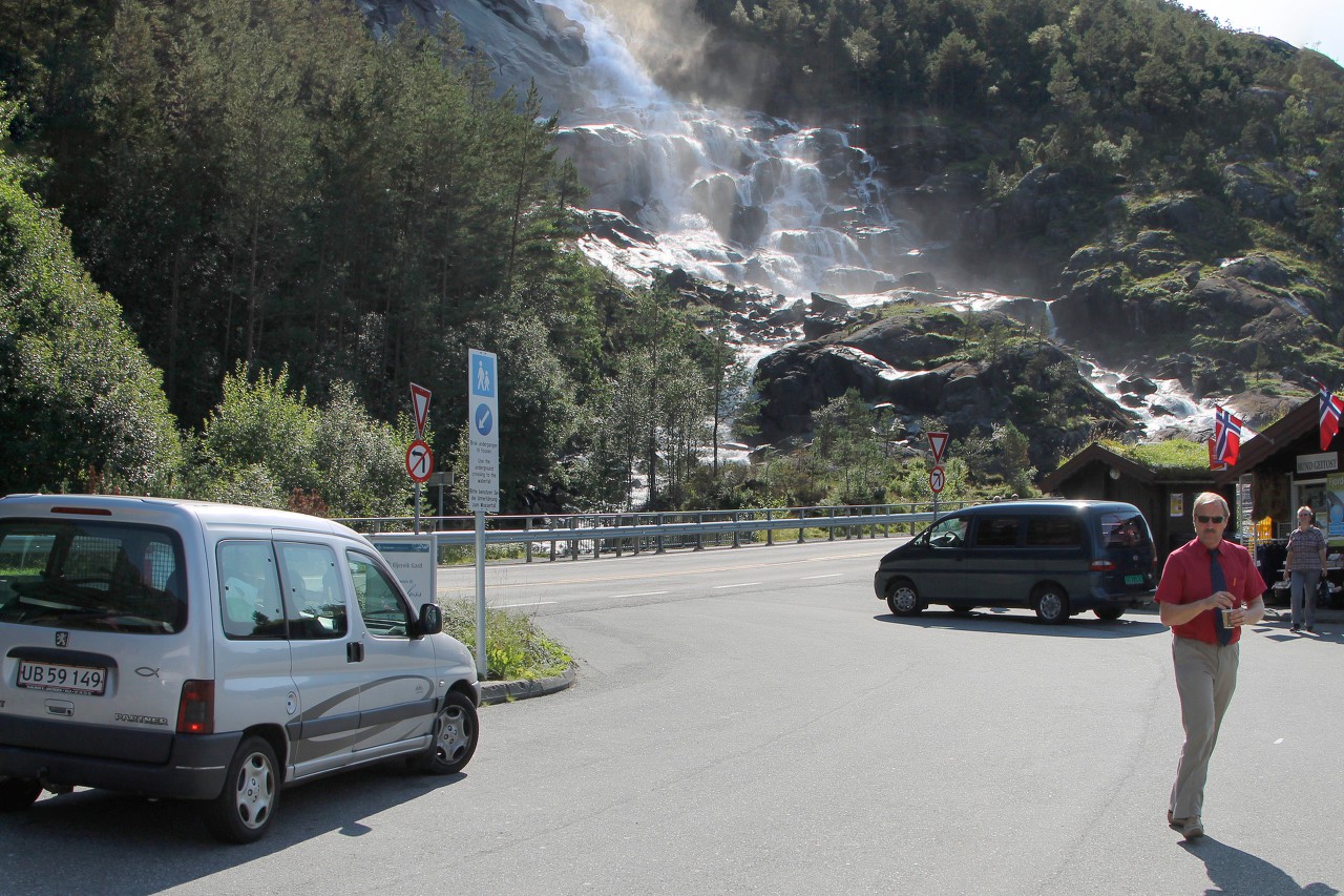 Langfossen Waterfall