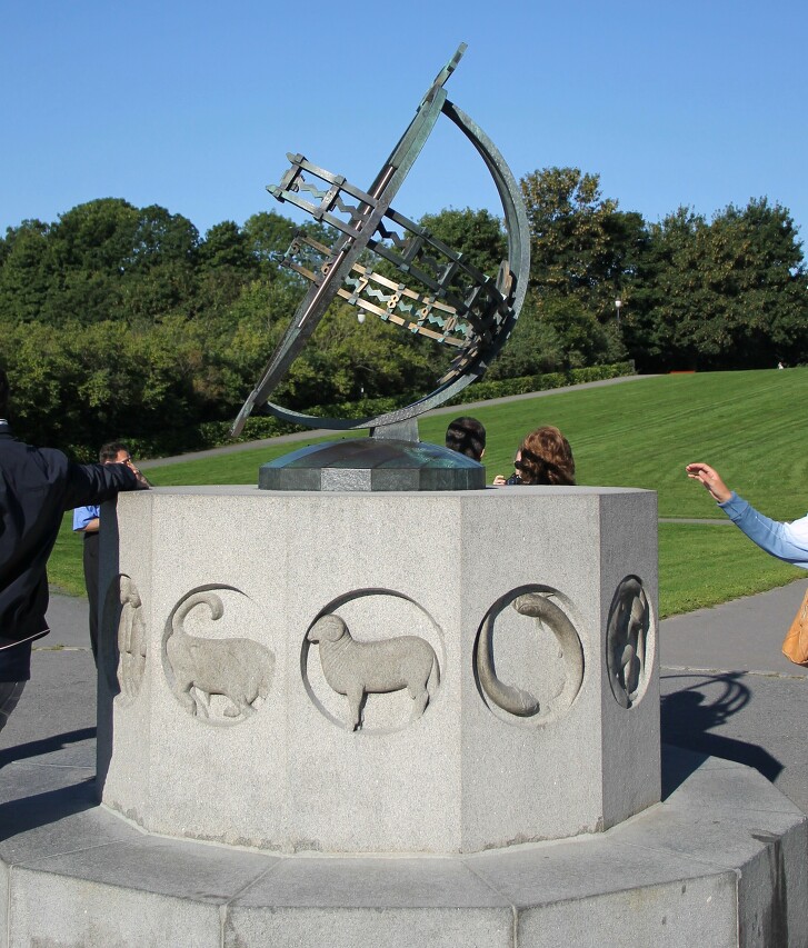 Vigeland Park. Sundial