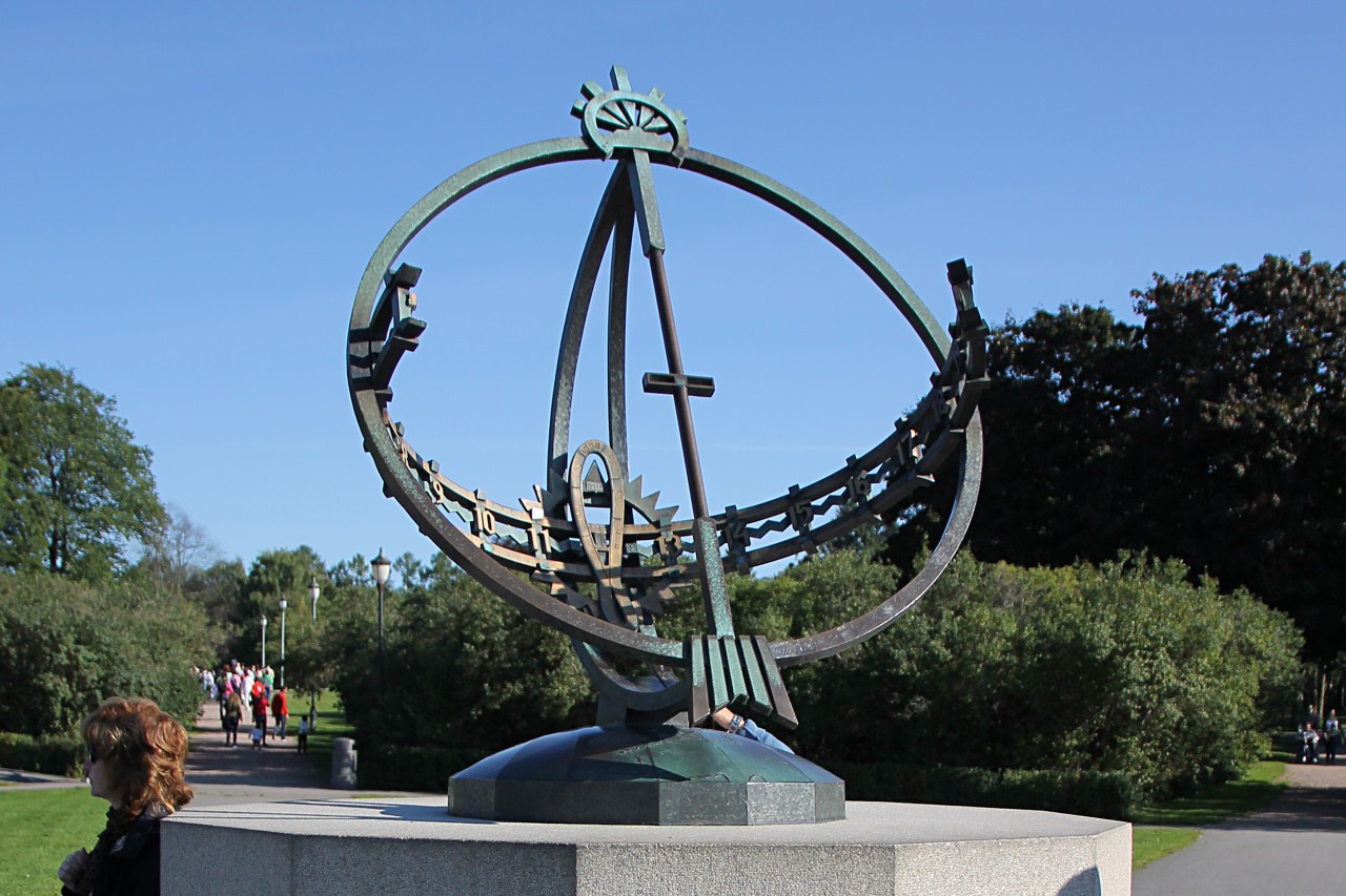 Vigeland Park. Sundial (Soluret)