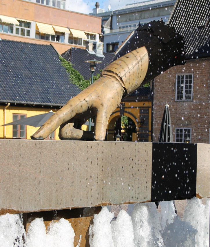 Fountain 'The Glove', Oslo