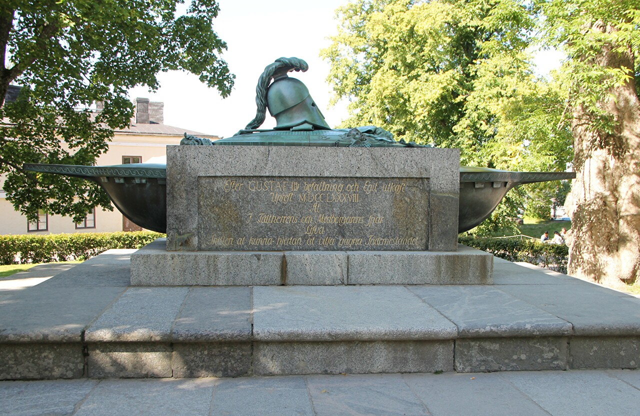 Suomenlinna. Ehrensvärd Tomb