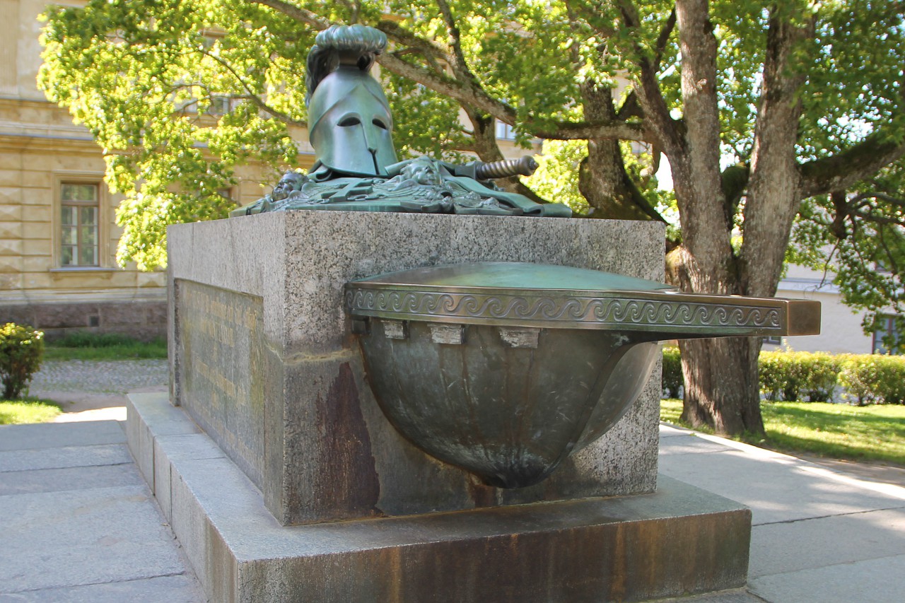 Suomenlinna. Ehrensvärd Tomb