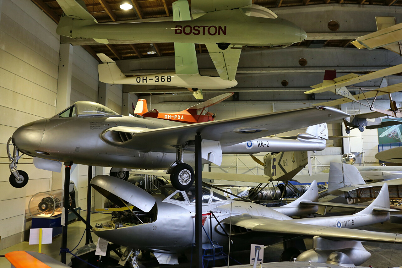 Jet fighters De Havilland Vampire FB.52 and T. 55, Vantaa