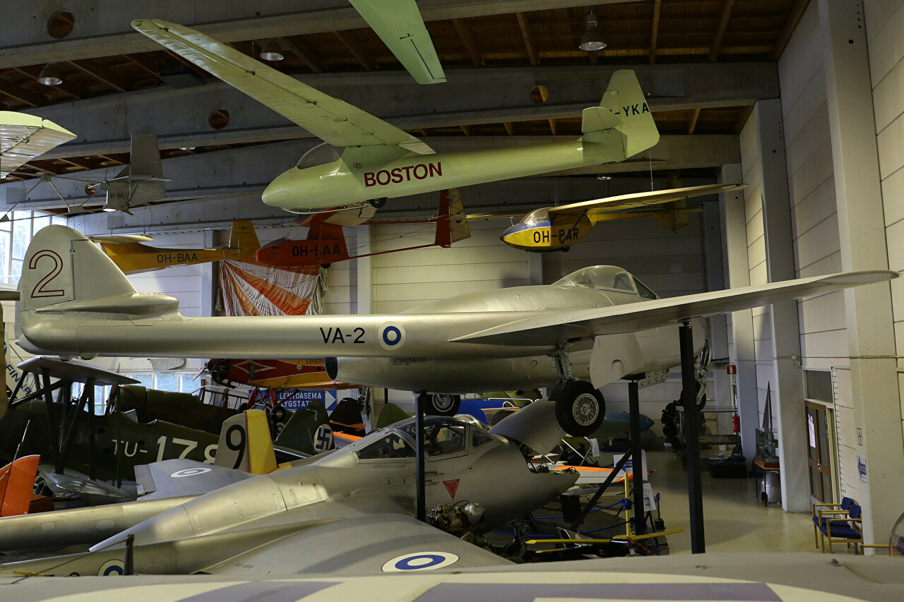 Jet fighters De Havilland Vampire FB.52 and T. 55, Vantaa