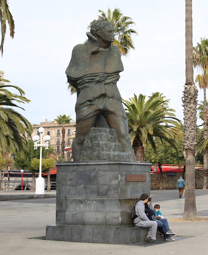 Mol de la Fusta Embankment, Barcelona