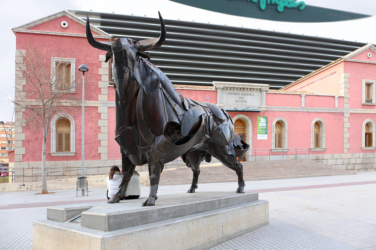 Monument to the Bull, Castellon