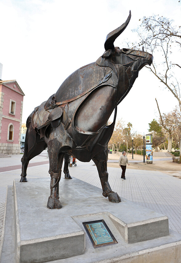 Памятник быку, Кастельон