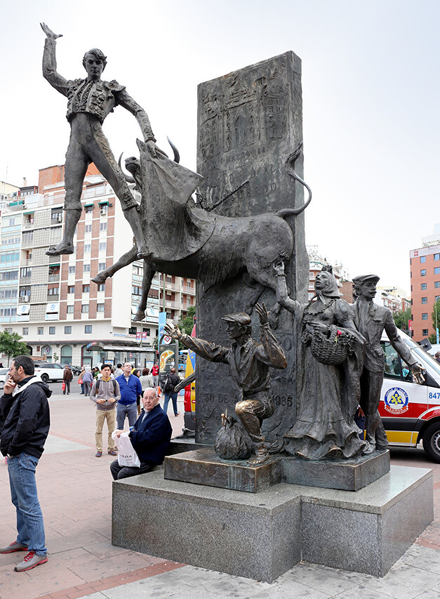 Памятник тореодору Хосе Куберо Санчесу