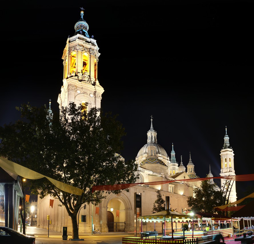 Zaragoza. Basilica of Our Lady of the Pillar at night. View from the waterfront