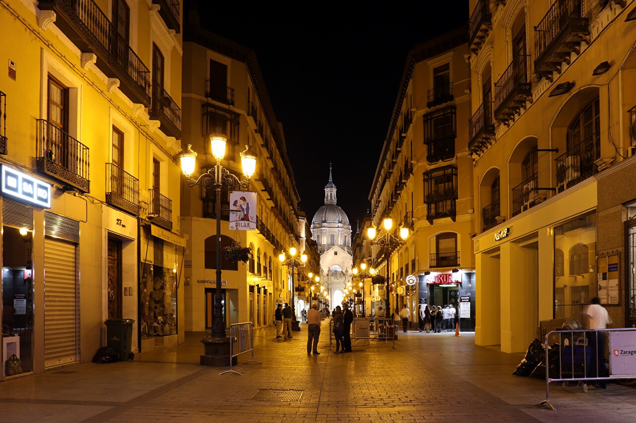 Zaragoza. Alfonso I street at night