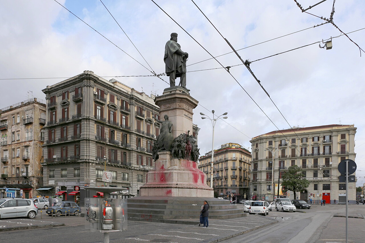 Giuseppe Garibaldi Square (Piazza Giuseppe Garibaldi)